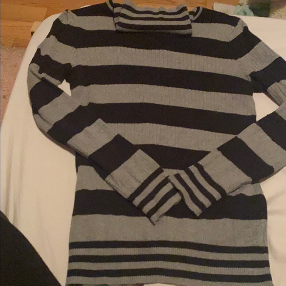 Black and grey turtle neck light sweater